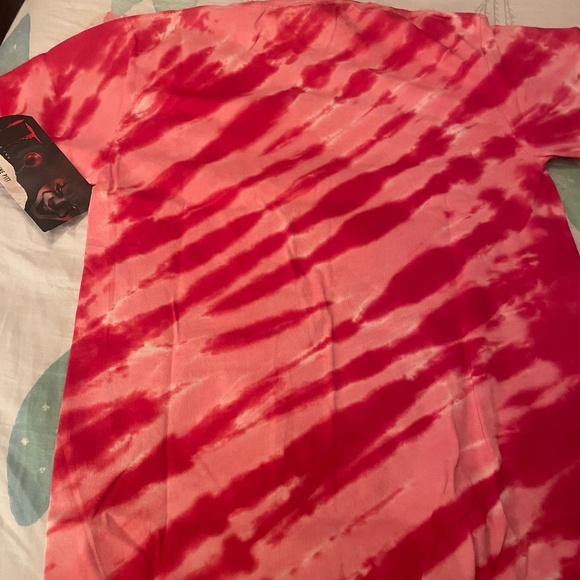 Vixen Micheline Pitt, IT tie-dye shirt - Picture 3 of 5